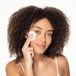 Neutrogena Oil-Free Liquid Eye Makeup Remover, Residue-Free, Non-Greasy, Gentle & Skin-Soothing Solution with Aloe & Cucumber Extract for Waterproof Mascara, 5.5 fl. oz - Image 4